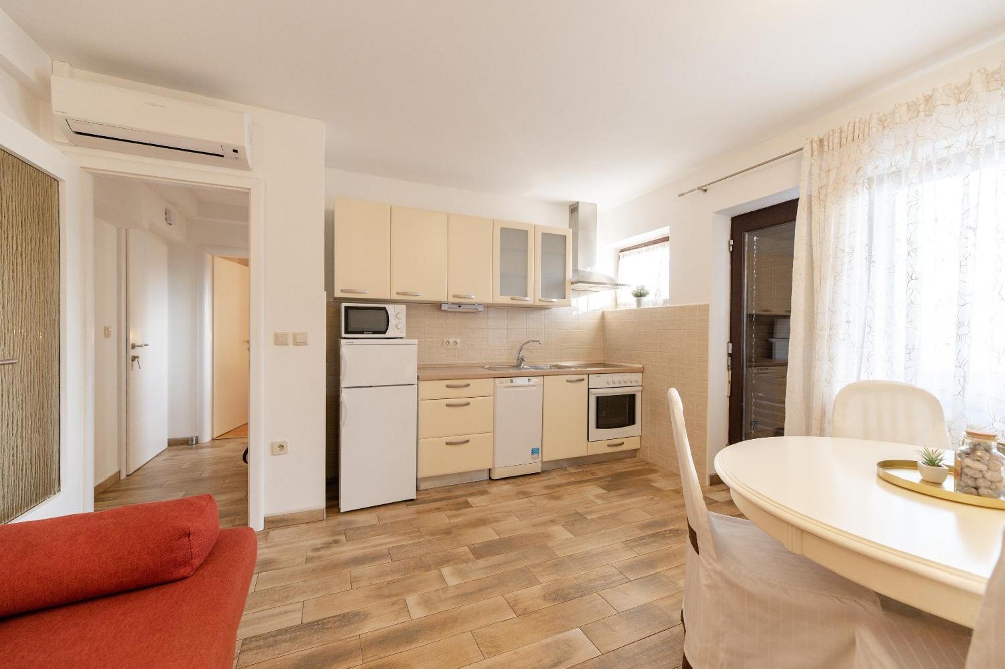 Bubi Apartments Malinska Luaran gambar