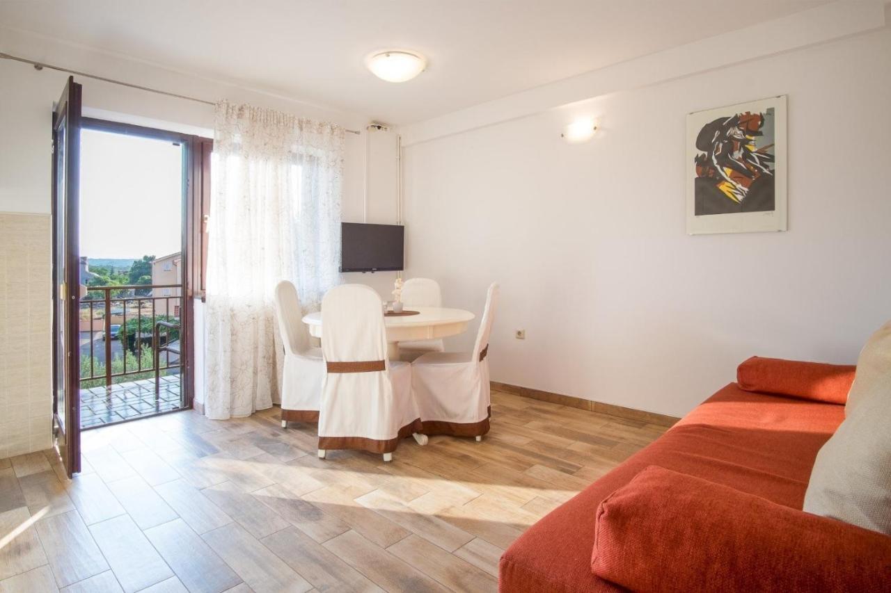 Bubi Apartments Malinska Luaran gambar