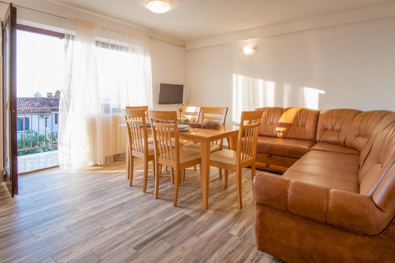 Bubi Apartments Malinska Luaran gambar