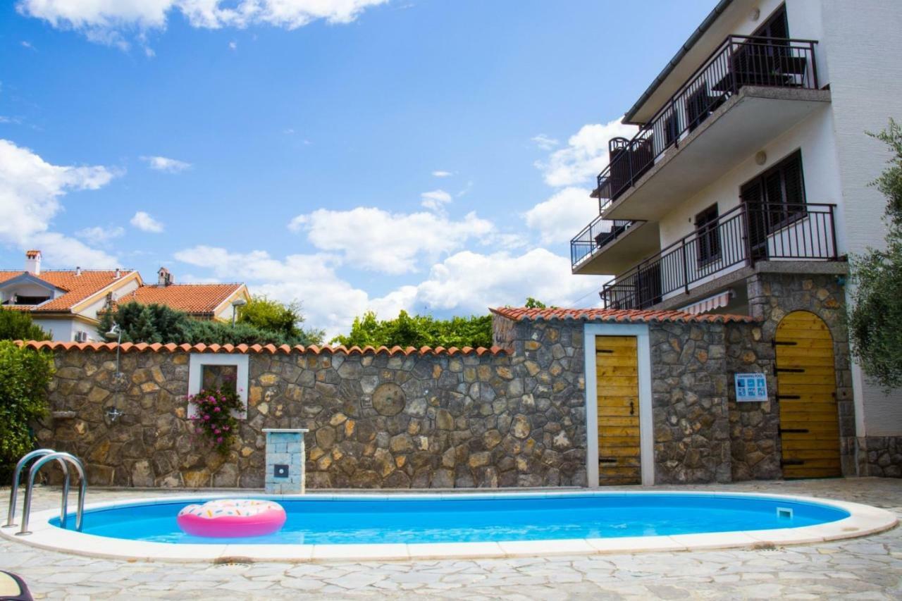 Bubi Apartments Malinska Luaran gambar