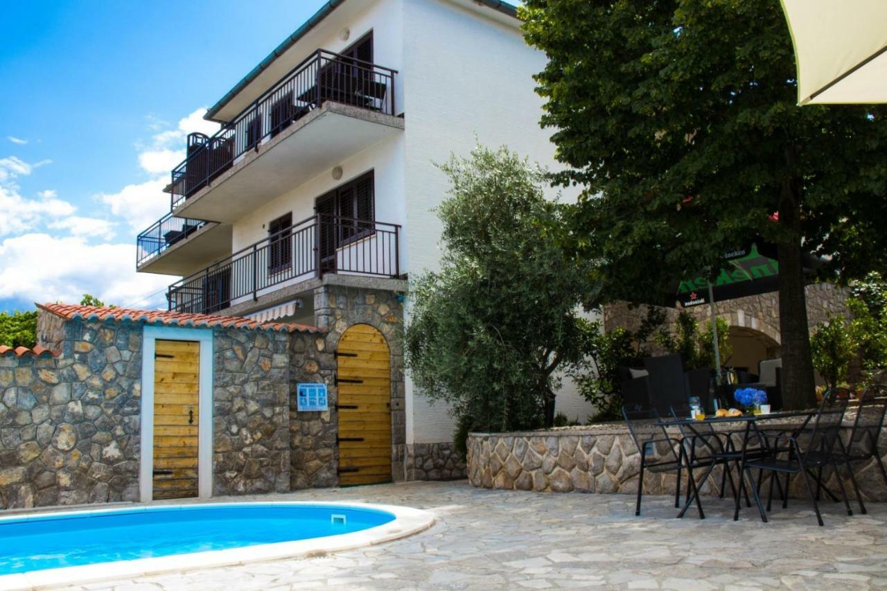 Bubi Apartments Malinska Luaran gambar