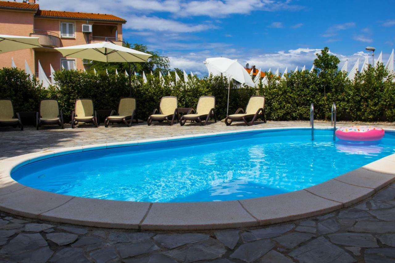 Bubi Apartments Malinska Luaran gambar